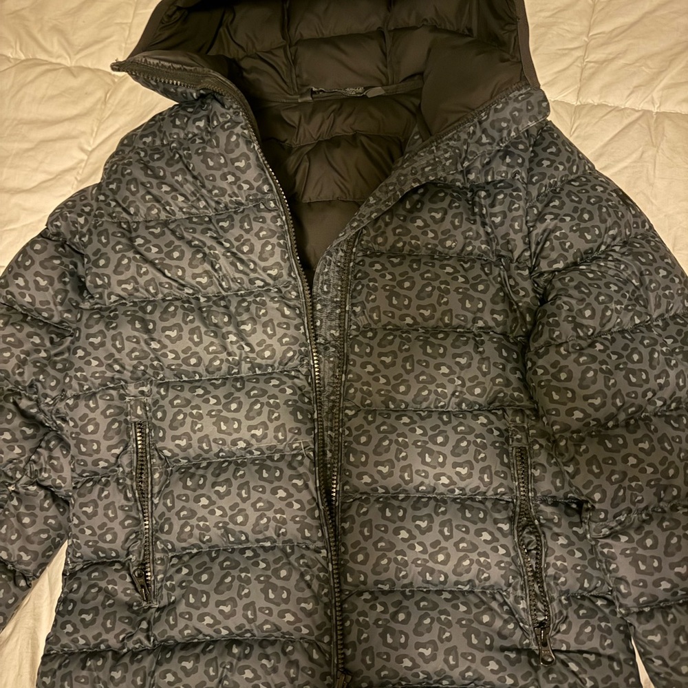 Helly Hansen Gray Leopard Print Puffer jacket XS